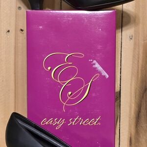 EASY STREET Womens 9 N Narrow FABULOUS Classic Black Comfort Pumps Heels NIB